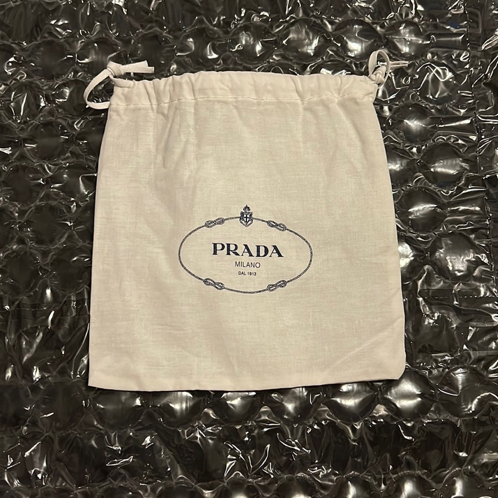 Prada dust bag ✨